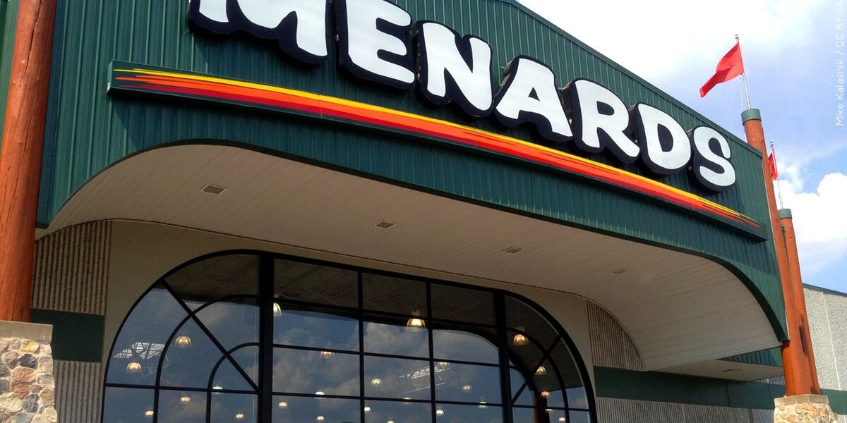 First Menards Early shoppers flock to Menards for Black Friday deals